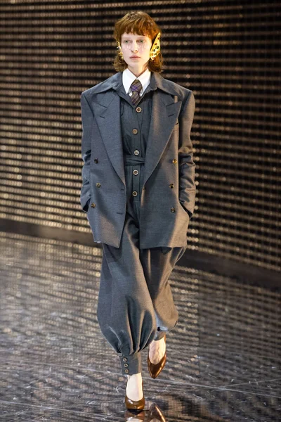 Look 17
